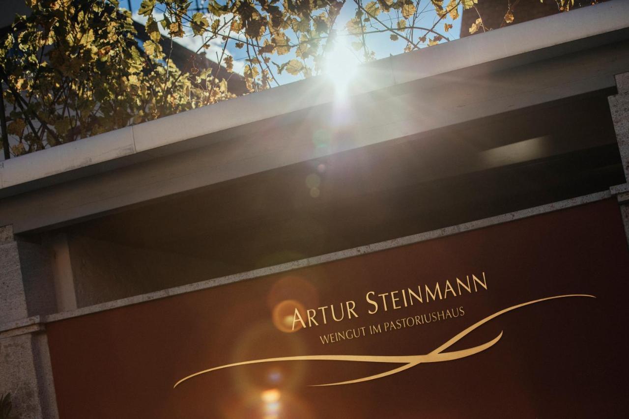 Готель Weingut Pastoriushaus - Artur Steinmann Зоммергаузен Екстер'єр фото